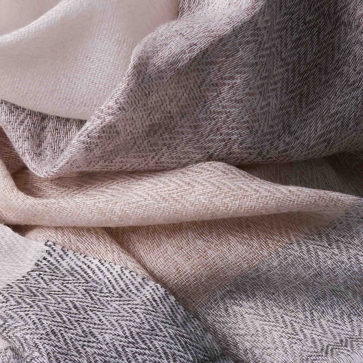 Light Wrap – Ivory Sand Grey