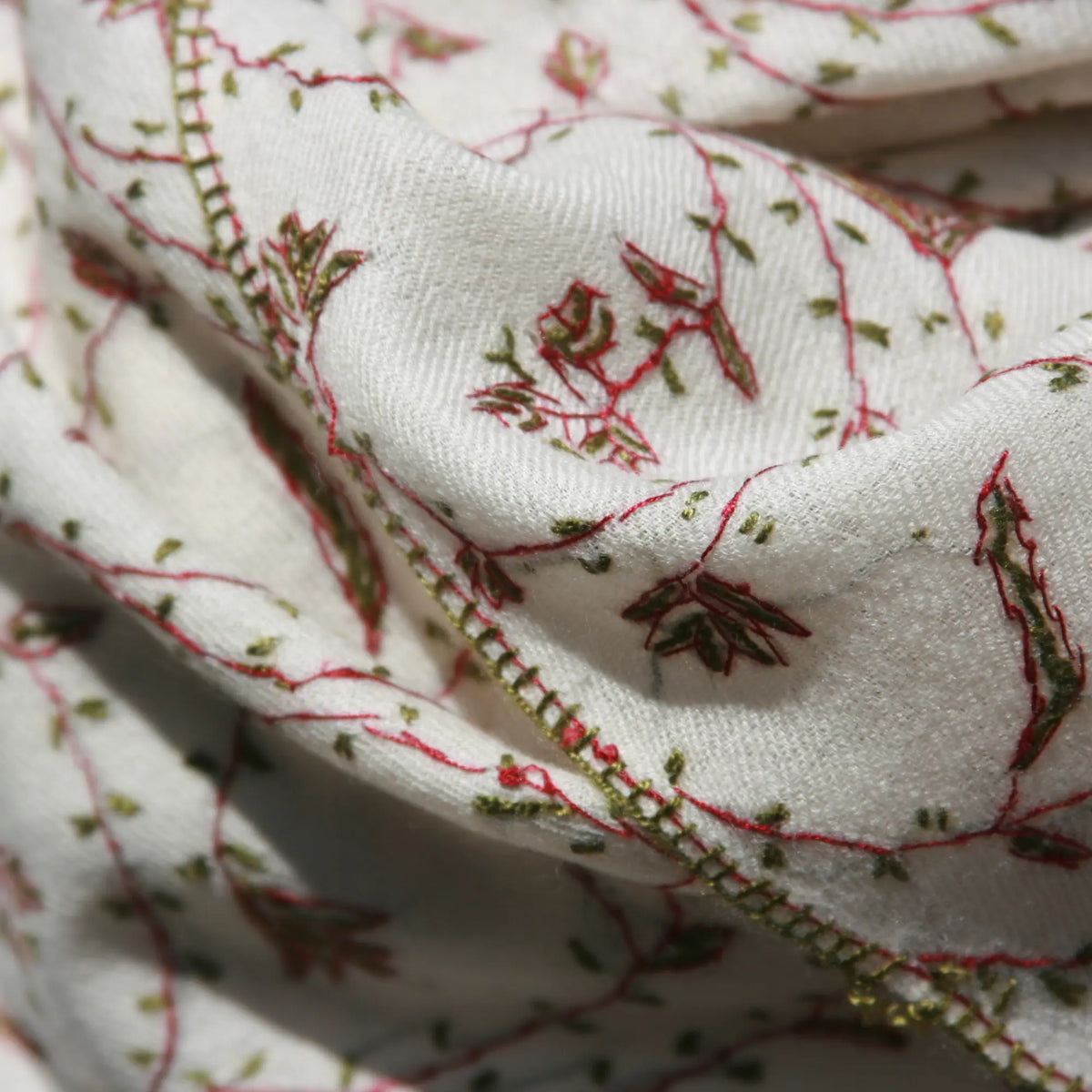 Heritage Embroideri Shawl – Ivory