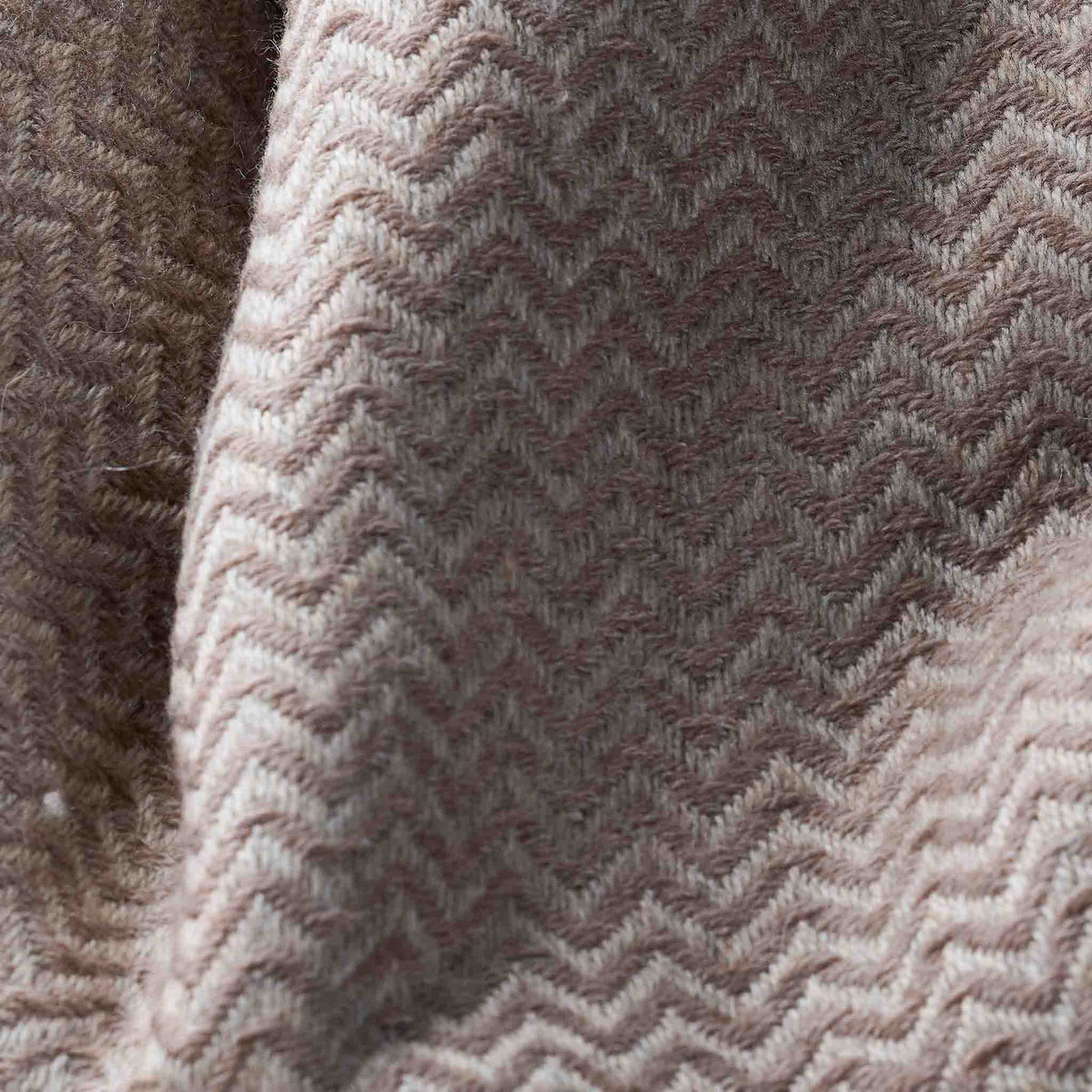 Throw – Dark Camel Wave