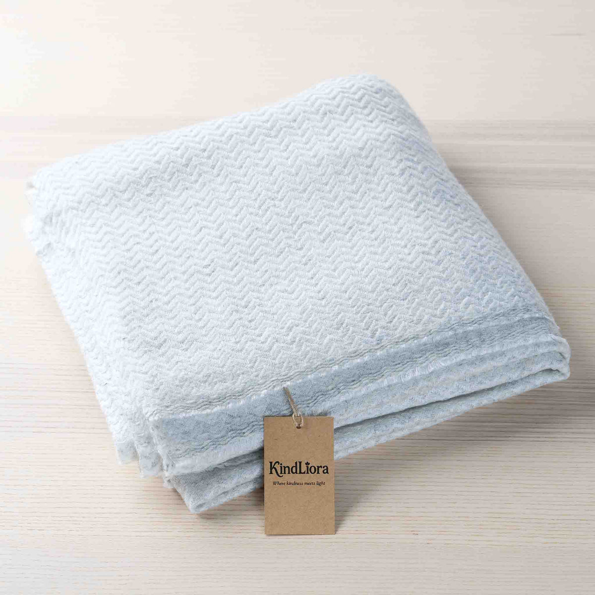 Throw – Ivory Steel Wave