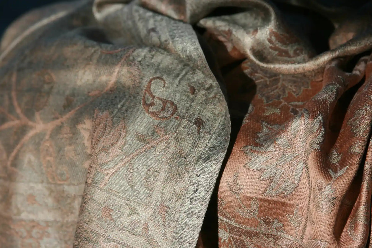 Cashmere Silk Jacquard Wrap – Taupe Paisley – Taupe Steel Gold